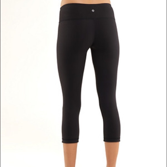 lululemon athletica Pants - Lululemon Wunderunder Black Crop Leggings sz 4